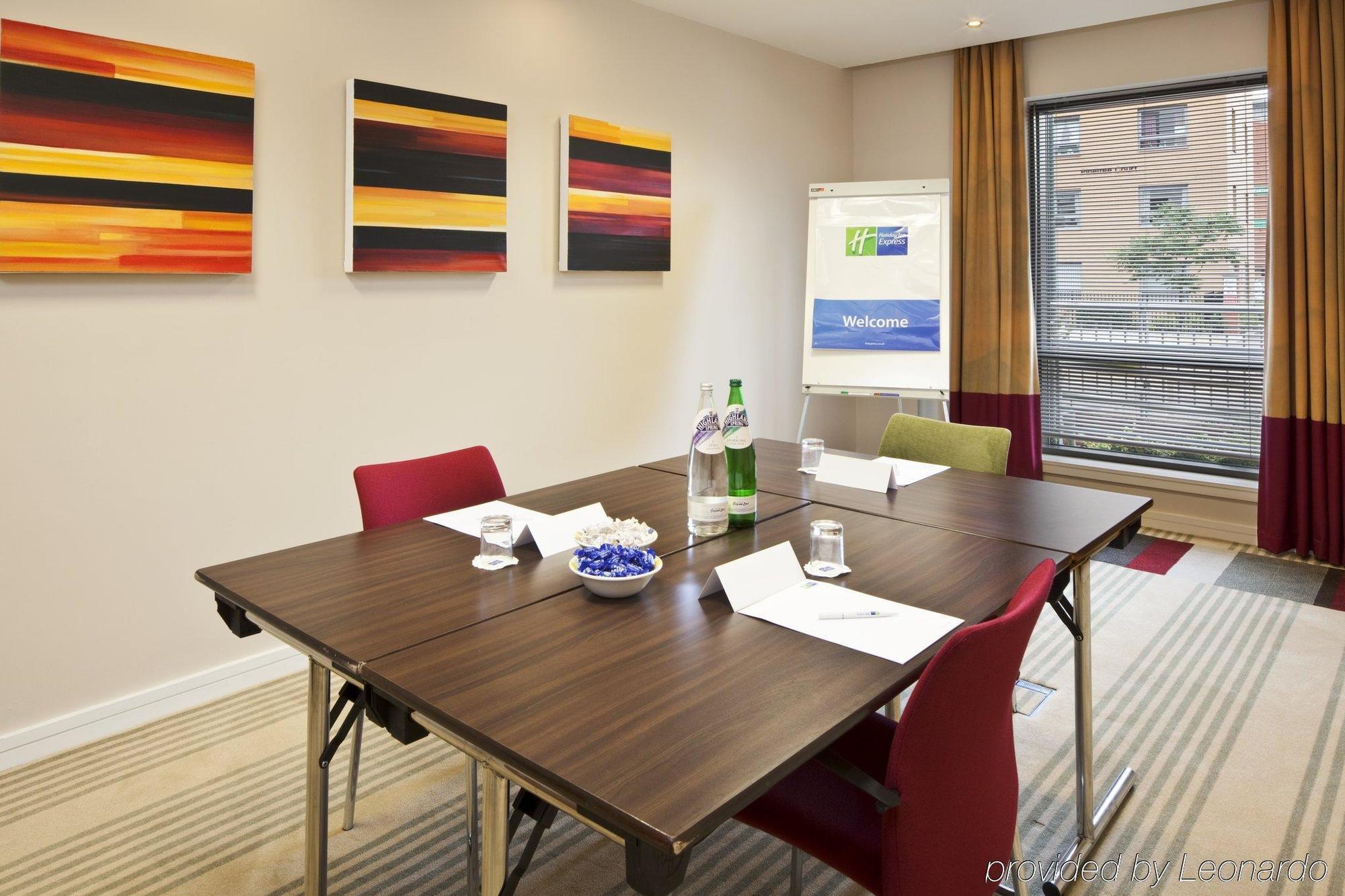 Holiday Inn Express Stevenage, An Ihg Hotel Einrichtungen foto