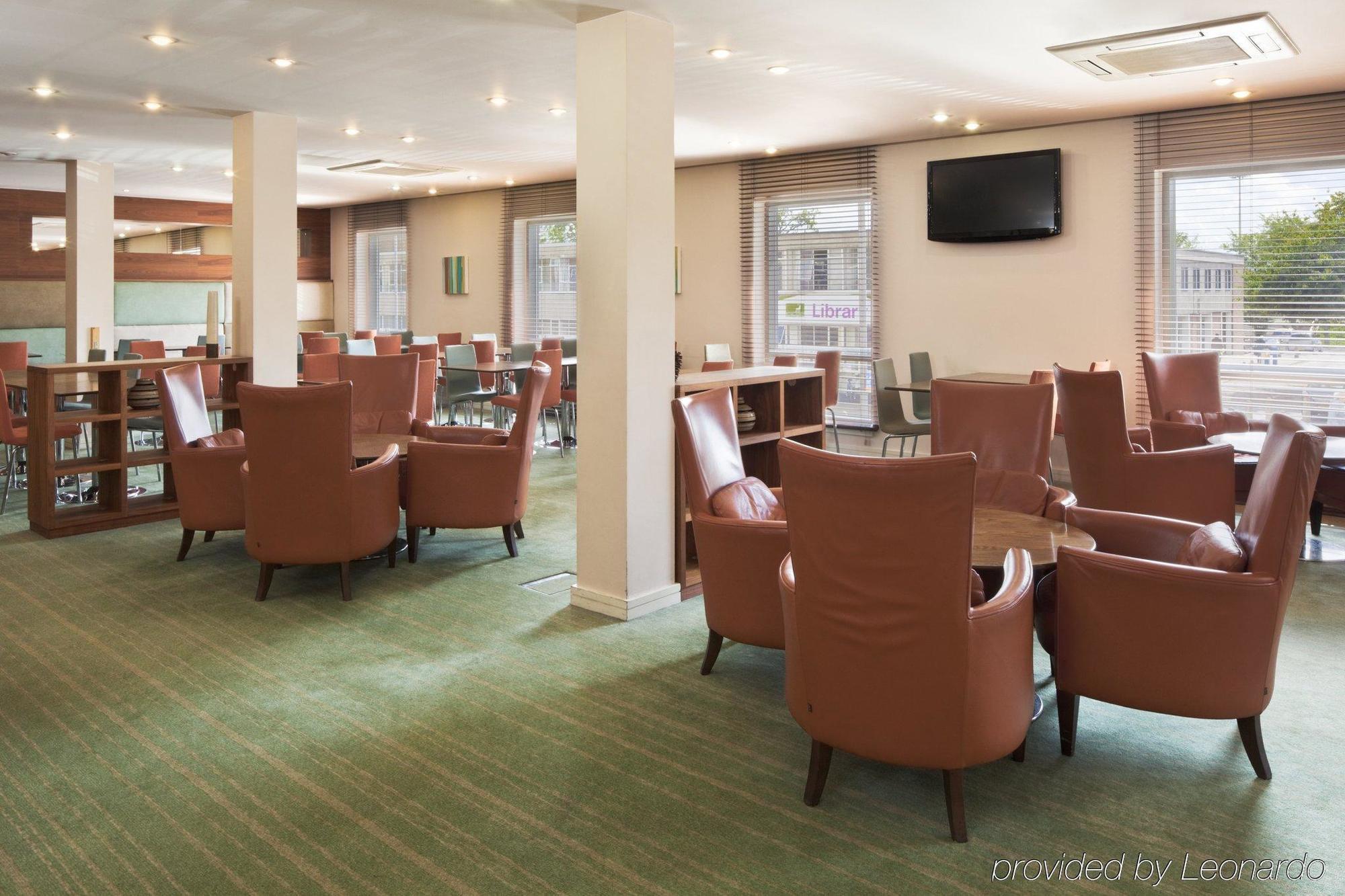 Holiday Inn Express Stevenage, An Ihg Hotel Restaurant foto